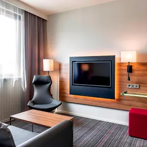 Отель Moxy Milan Linate Airport